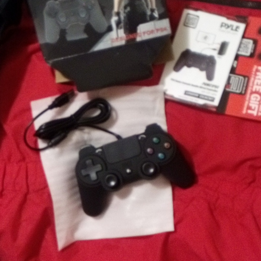 PS4 controller. - Picture 3 of 4
